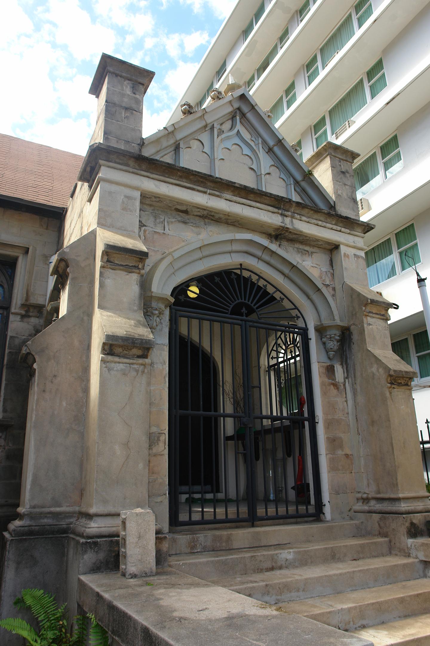 Capilla Nuestra Señora de Lourdes - San Juan (Miramar) - 2011 00056